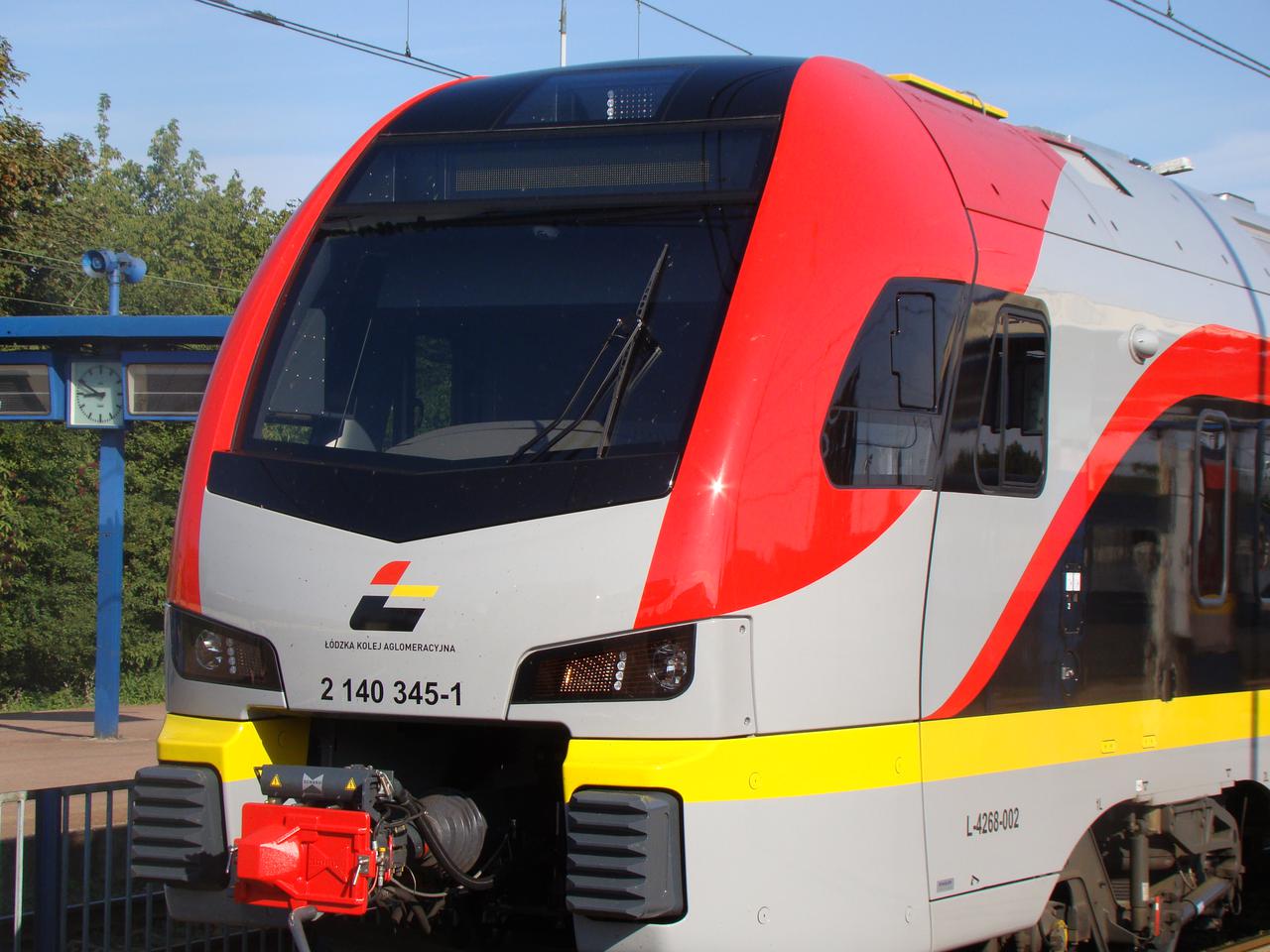 Łódź. SZOK! 6-latka sama przyjechała pociągiem do miasta i błąkała się po ulicach! Jej matka była pijana