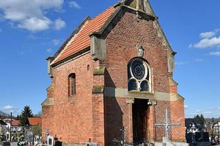 Jasionów - w tej wsi na Podkarpaciu znajduje się zabytkowy dwutraktowy dwór. Mieszkał tu znany urzędnik austriacki