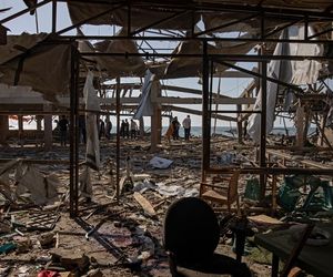 Strefa Gazy/ 74 zabitych w atakach Izraela, z czego 30 w nalocie na nadmorską kawiarnię.