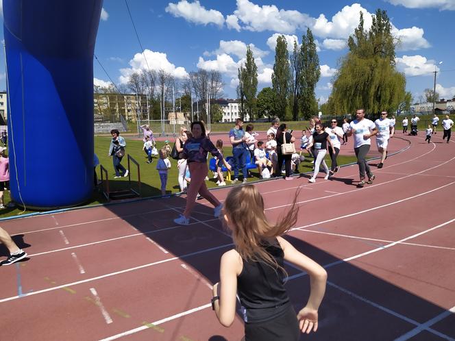 Zobacz uczestników maratonu charytatywnego zorganizowanego przez siedlecką Siedemnastkę