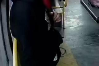 Policja z Sosnowca poszukuje pedofila. Napastował 14-latkę w autobusie. Rozpoznajesz go? 