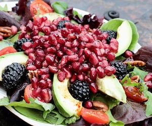 Sałatka antyrakowa. Prosty i ekspresowy przepis na zdrowie