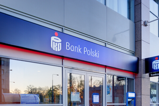 PKO BP ostrzega. Klienci największego polskiego banku mogą zostać bez pieniędzy przez jedno kliknięcie