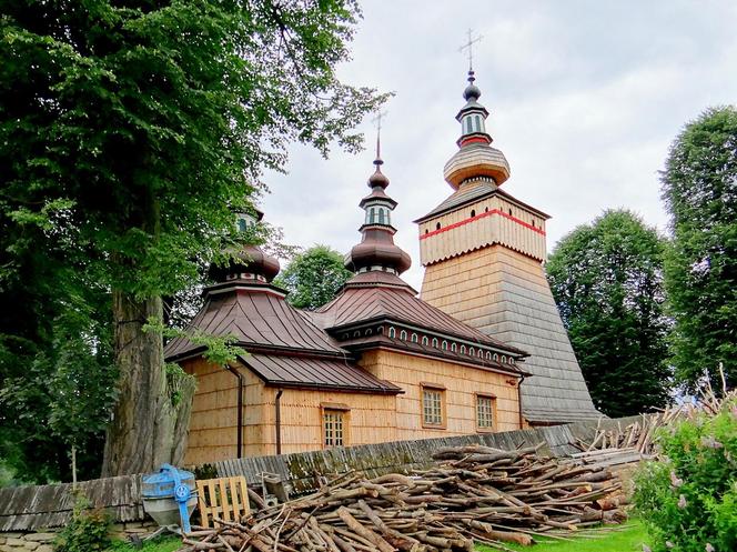 To wyjątkowa wieś na mapie Małopolski. Znajduje się w niej najpiękniejsza cerkiew w regionie