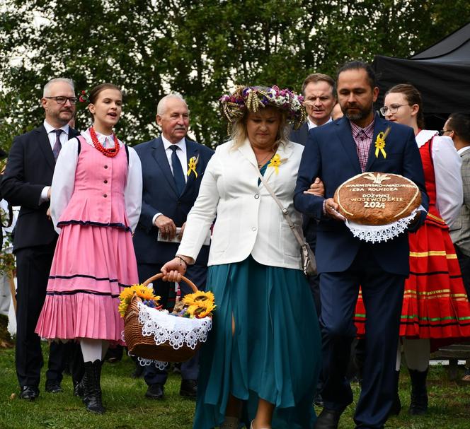 Dożynki wojewódzkie w Olsztynku 2024. Tłumy na wydarzeniu. „To był trudny rok” [ZDJĘCIA]