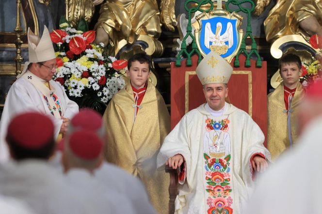 Nowy biskup diecezji łowickiej. W uroczystości wzięło udział wielu gości