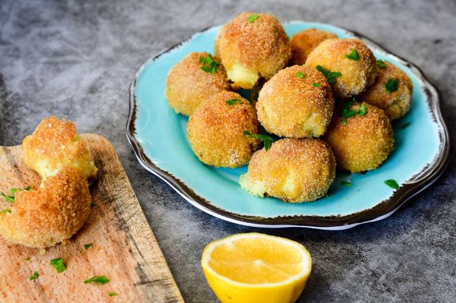 kulki mozzarelli w chrupiącej panierce