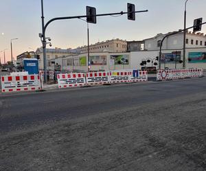 Na ul. Armii Krajowej powstaje już nowa nawierzchnia. Jej skrzyżowanie z ulicami Wojskową i Piłsudskiego zostanie zamknięte na kilka dni.