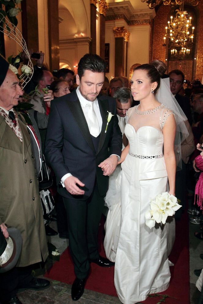 Porównaliśmy suknie ślubne córek prezydentów