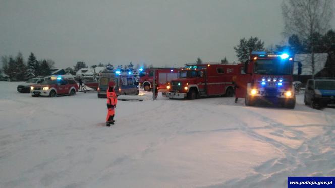 Pierkunowo: Tragedia na jeziorze Kisajno. Pod wędkarzami załamał się lód [FOTO]