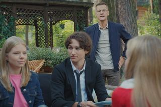 M jak miłość odc. 1842. Grzesiek (Borys Wiciński), Sara (Nadia Smyczek), Lenka (Olga Cybińska), Piotrek (Marcin Mroczek)