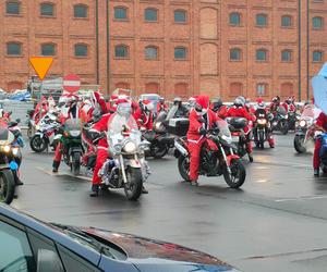 Mikołaje na motocyklach w Manufakturze. Finał corocznej akcji charytatywnej [ZDJĘCIA]