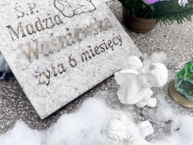 Madzia z Sosnowca miałaby dziś 12 lat. Ktoś ciągle stawia znicze na jej grobie 