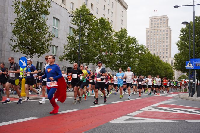 Uczestnicy Maratonu Warszawskiego 2025