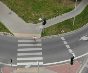 Policjanci polowali z drona na pieszych i rowerzystów