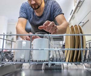 Popularny produkt do zmywarki poważnie szkodzi jelitom. Też go używasz?