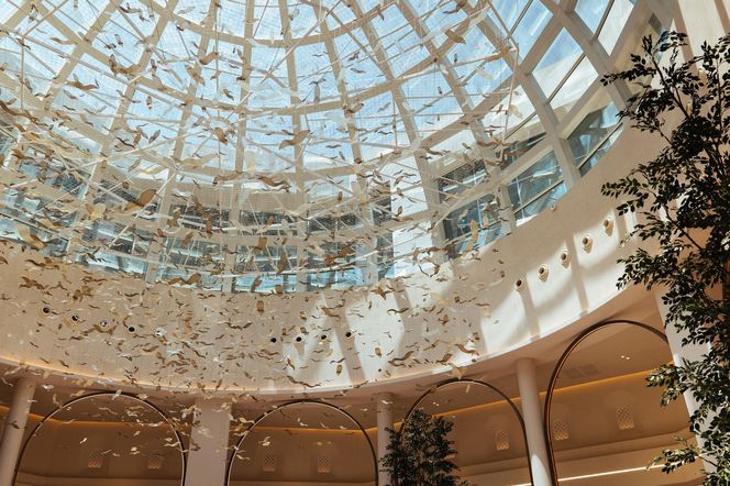 Szklana instalacja w Dubaju autorstwa Edyty Barańskiej