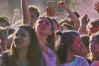 Lublin: Festiwal Kolorów 2018. Kolory Holi wystrzeliły w powietrze!