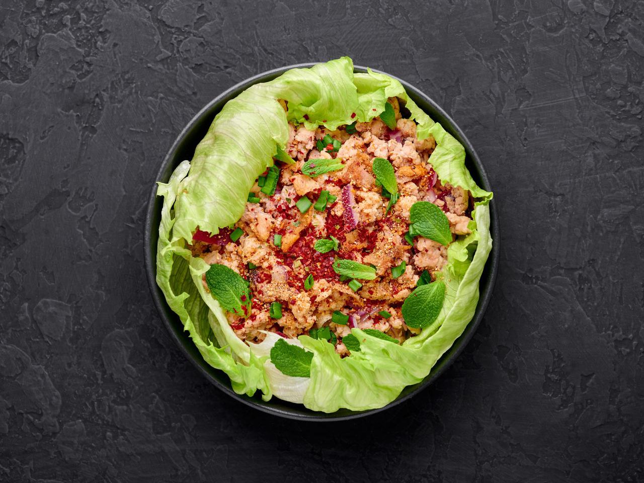 Sałatka Big Mac z kurczakiem – warstwowy hit, który smakuje lepiej niż w restauracji