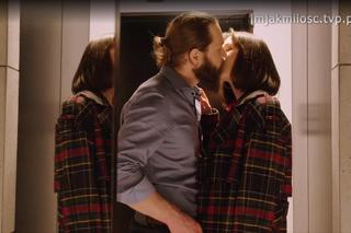 M jak miłość odc. 1799. Ania (Alina Szczegielniak), gangster Robert (Kamil Drężek)	