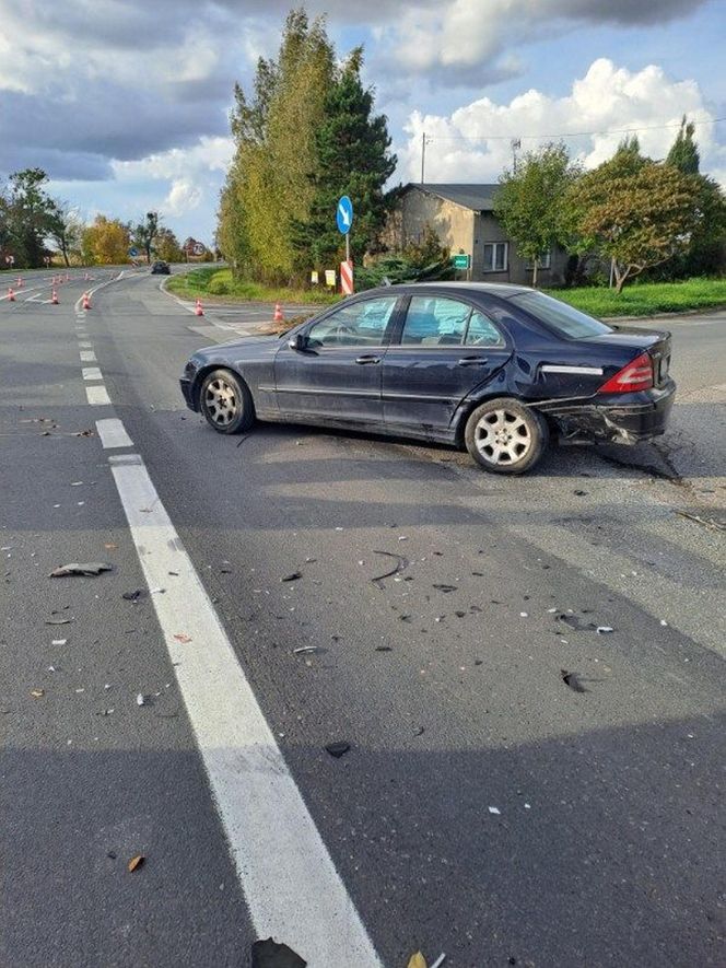 Ozorków. Śmiertelny wypadek. 55-letni motocyklista zginął w zderzeniu z osobówką [ZDJĘCIA]