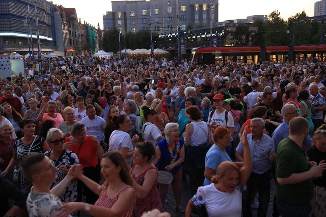 Potańcówka przed Teatrem Śląskim w Katowicach (09.08)