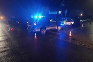 Kierowca i 15-letni pasażer zabrani do szpitala po wypadku w Ambrożowie