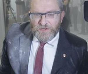Grzegorz Braun z gaśnicą w Sejmie