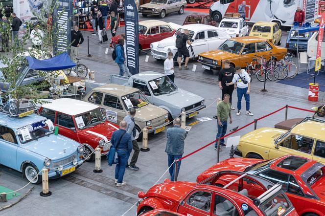  Czerwone ferrari warte 2,5 miliona euro w Poznaniu.