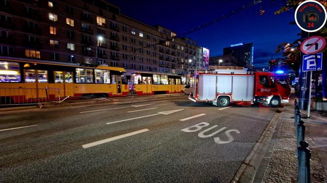 Koszmarne zderzenie audi, volvo i tramwaju. Totalna demolka na przystanku