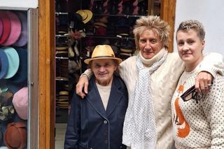 Rod Stewart kupił czapkę u Pani Marii Lipki w Krakowie