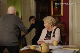 M jak miłość. Barbara (Teresa Lipowska), ksiądz proboszcz (Maciej Damięcki), kleryk Grzegorz (Paweł Janyst)