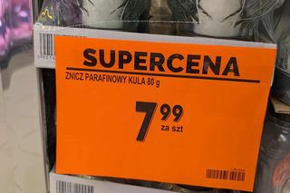 Promocje na Wszystkich Świętych w Biedronce. Wkłady do zniczy gratis