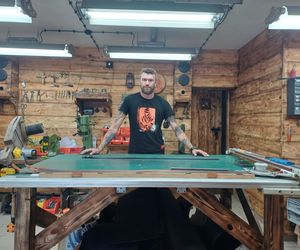 Skóra to jego świat! Kaletnik z Grabowa nad Prosną tworzy rzeczy z pasją i ... charakterem [POSŁUCHAJ, ZOBACZ]