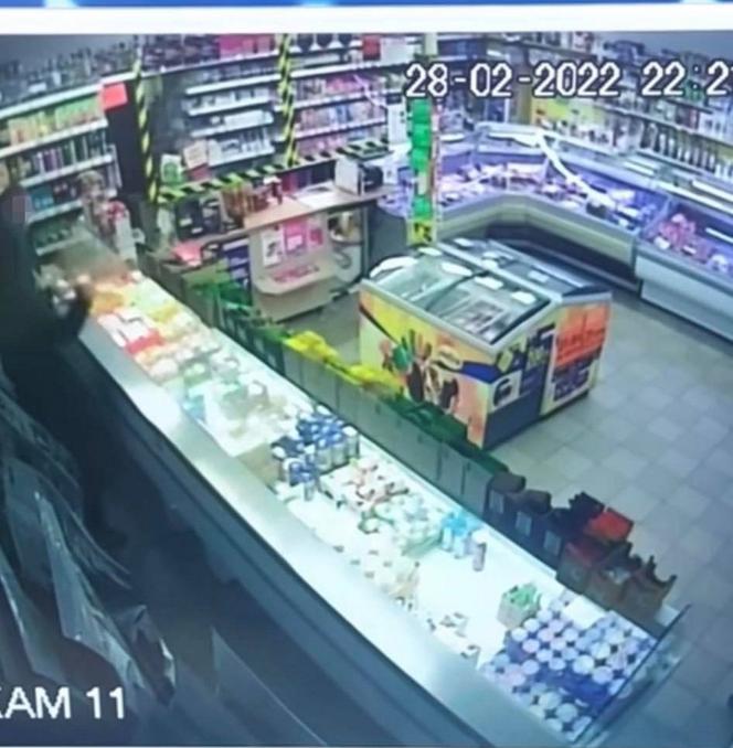 Atak nożownika na sprzedawcę sklepu w Medyce