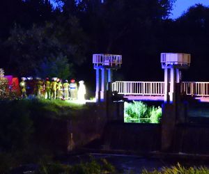 Koszmar pod Warszawą. Ciało zwisało głową w dół z zapory wodnej