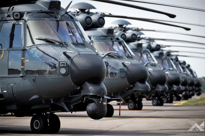 Węgierskie H225M w komplecie