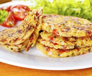 Co zrobić z kaszy jaglanej? Placuszki jaglane z papryką - przepis