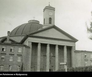 Projekt kościoła powstał w 1924 roku i był wzorowany na rzymskim Panteonie