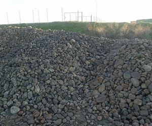 Niebezpieczny przedmiot w burakach