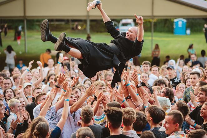 Festiwal Życia w Kokotku trwa. To chrześcijański Woodstock ZDJĘCIA 