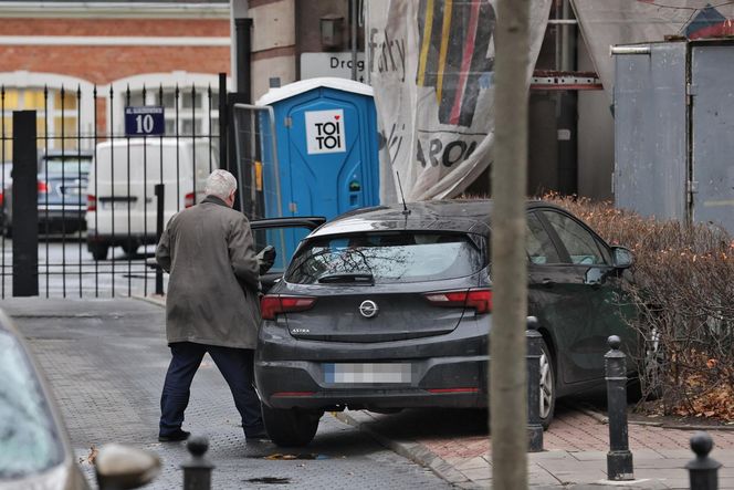 Ardanowski zaparkował jak na polu