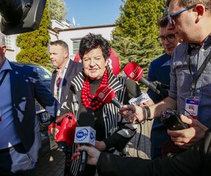  Joanna Senyszyn w czerwonych koralach  