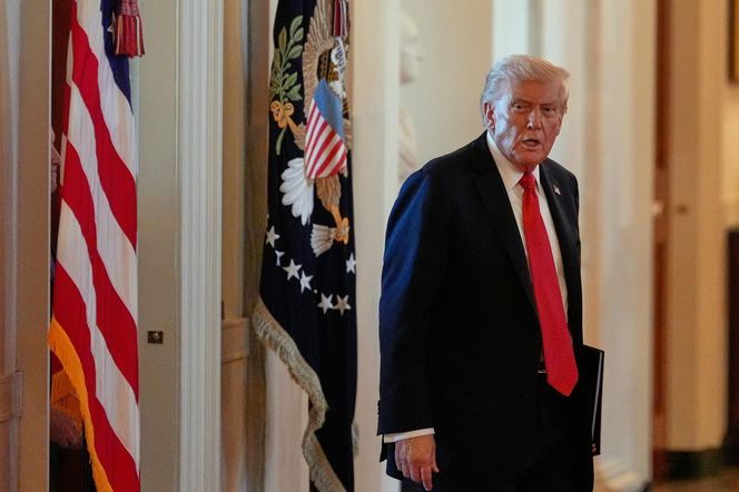 Panika pod Białym Domem. Auto sforsowało bramę. W budynku był Donald Trump!