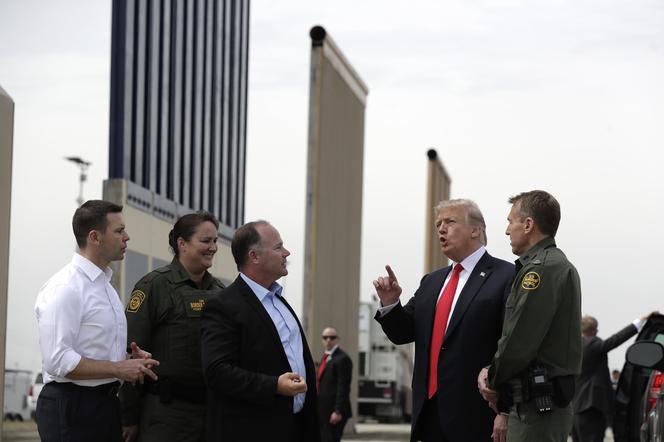 Trump z inspekcją na granicy