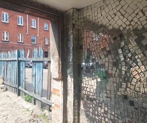 Bydgoszczanka w stolicy stworzyła palmę, a w Bydgoszczy magiczną lustrzaną bramę. Jak po latach wygląda ta instalacja? 