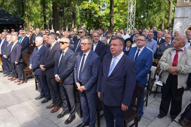 Pielgrzymka mężczyzn do Piekar Śląskich 2025. Tysiące wiernych na Kalwaryjskim Wzgórzu