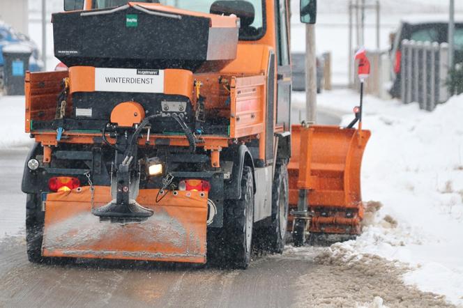 Dramatyczna sytuacja na drogach w regionie koszalińskim. Potężny atak zimy! [RAPORT, PROGNOZA]