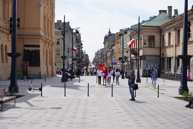 Pochód Juwenaliowy Łódzkich Uczelni. Studenci przejęli Łódź! [ZDJĘCIA]