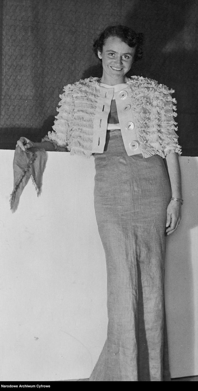 Modelka z Katowic w sukni z lnu